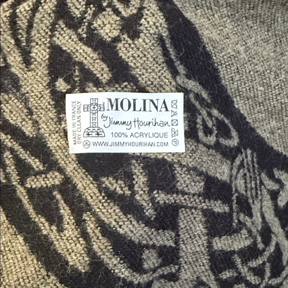 Jimmy Hourihan Shawl - Picture 2 of 3